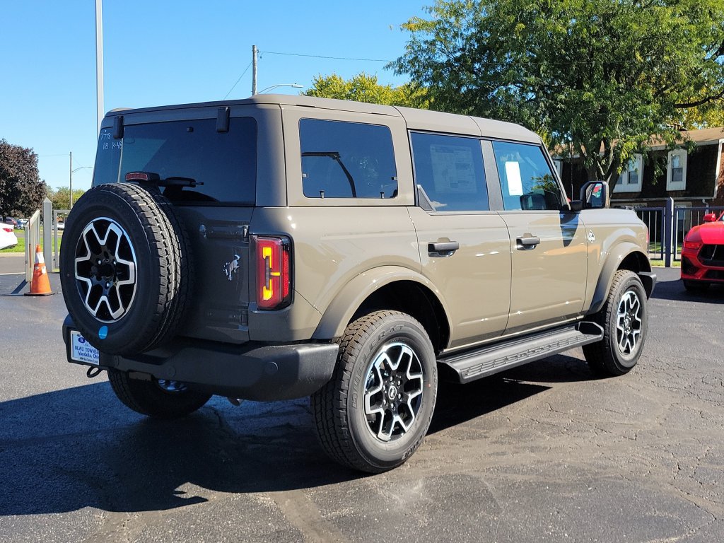 New 2026 Ford Bronco Outer Banks AWD/4WD image 4