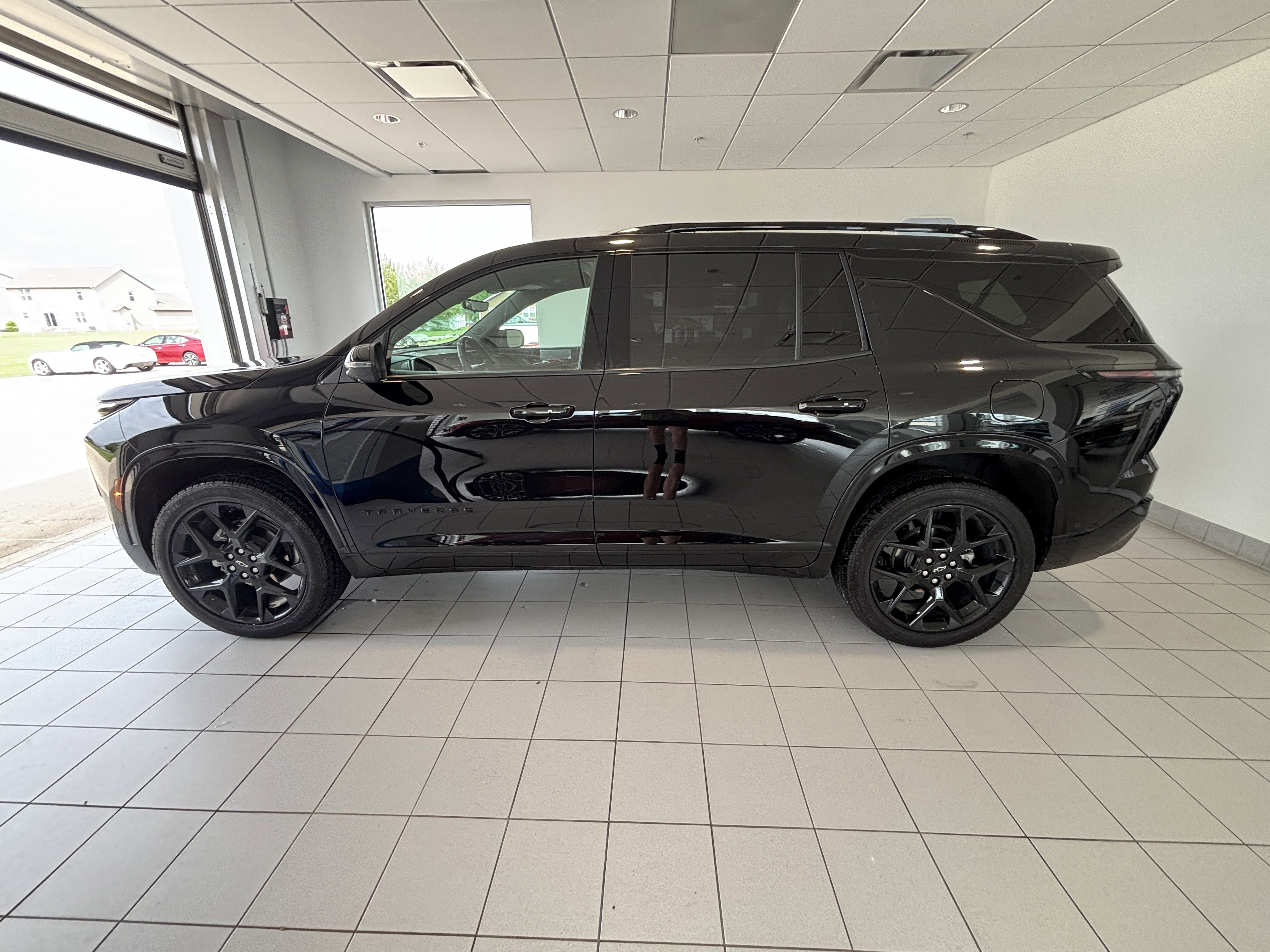 Used 2025 Chevrolet Traverse RS AWD/4WD image 2