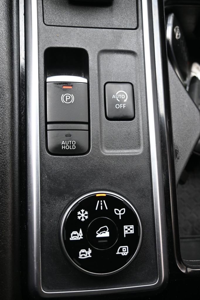 Used 2023 Nissan Pathfinder SL w/ Black Appearance Package image 29