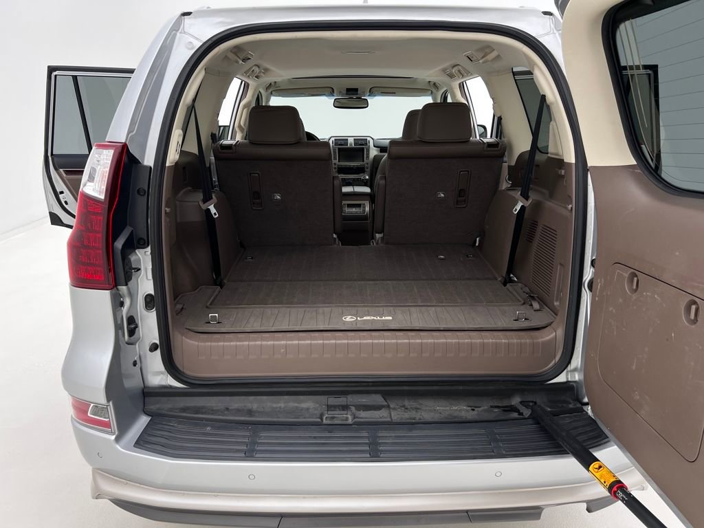Used 2019 Lexus GX 460 Luxury w/ Sport Design Package image 25