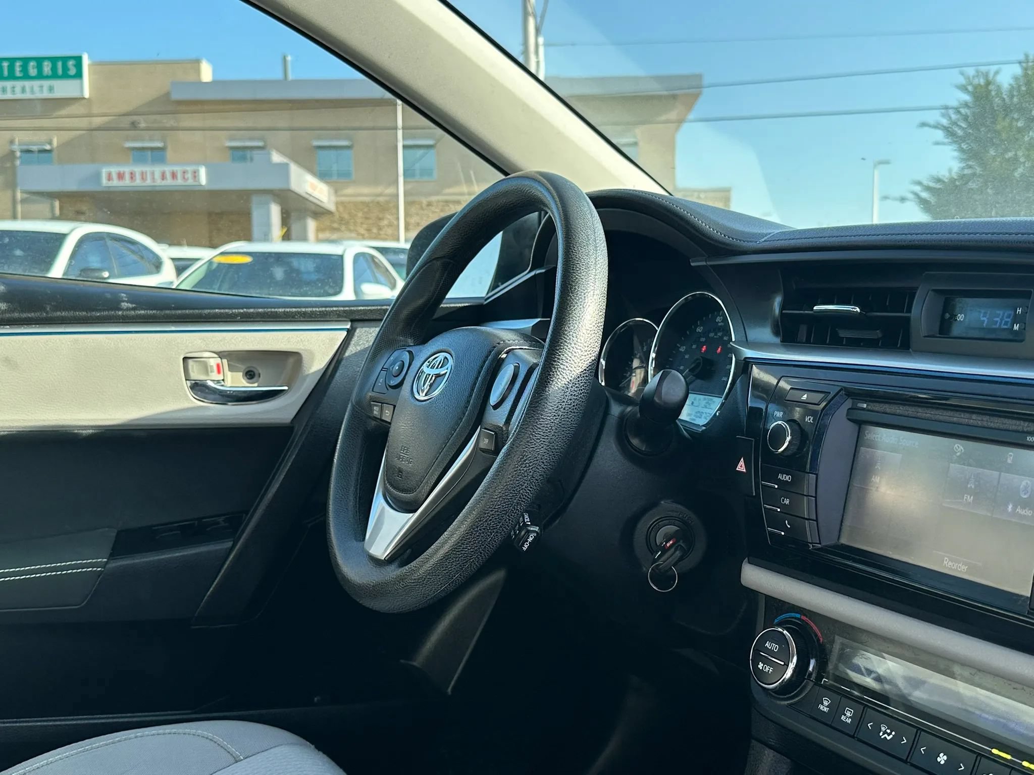 Used 2016 Toyota Corolla LE FWD image 24