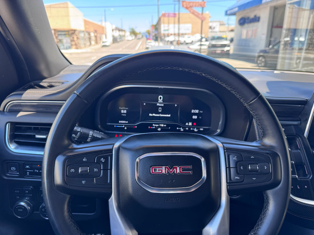 Used 2023 GMC Yukon XL SLT AWD/4WD image 9