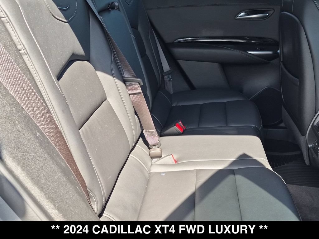 Used 2024 Cadillac XT4 Luxury w/ Cold Weather Package FWD image 26