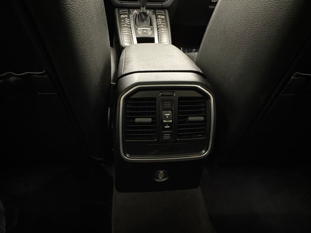 Used 2019 Porsche Macan image 25