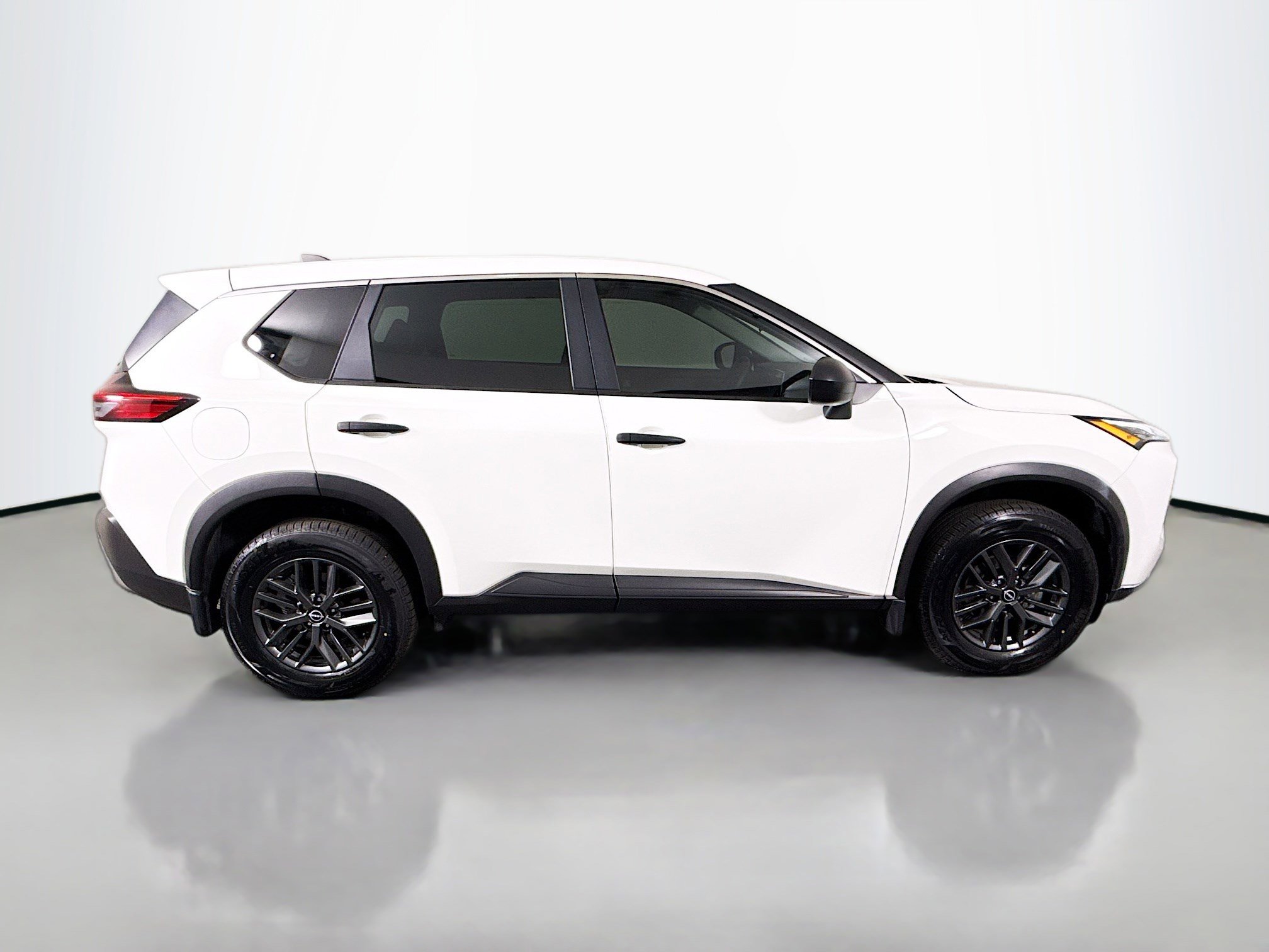 Used 2023 Nissan Rogue S image 11