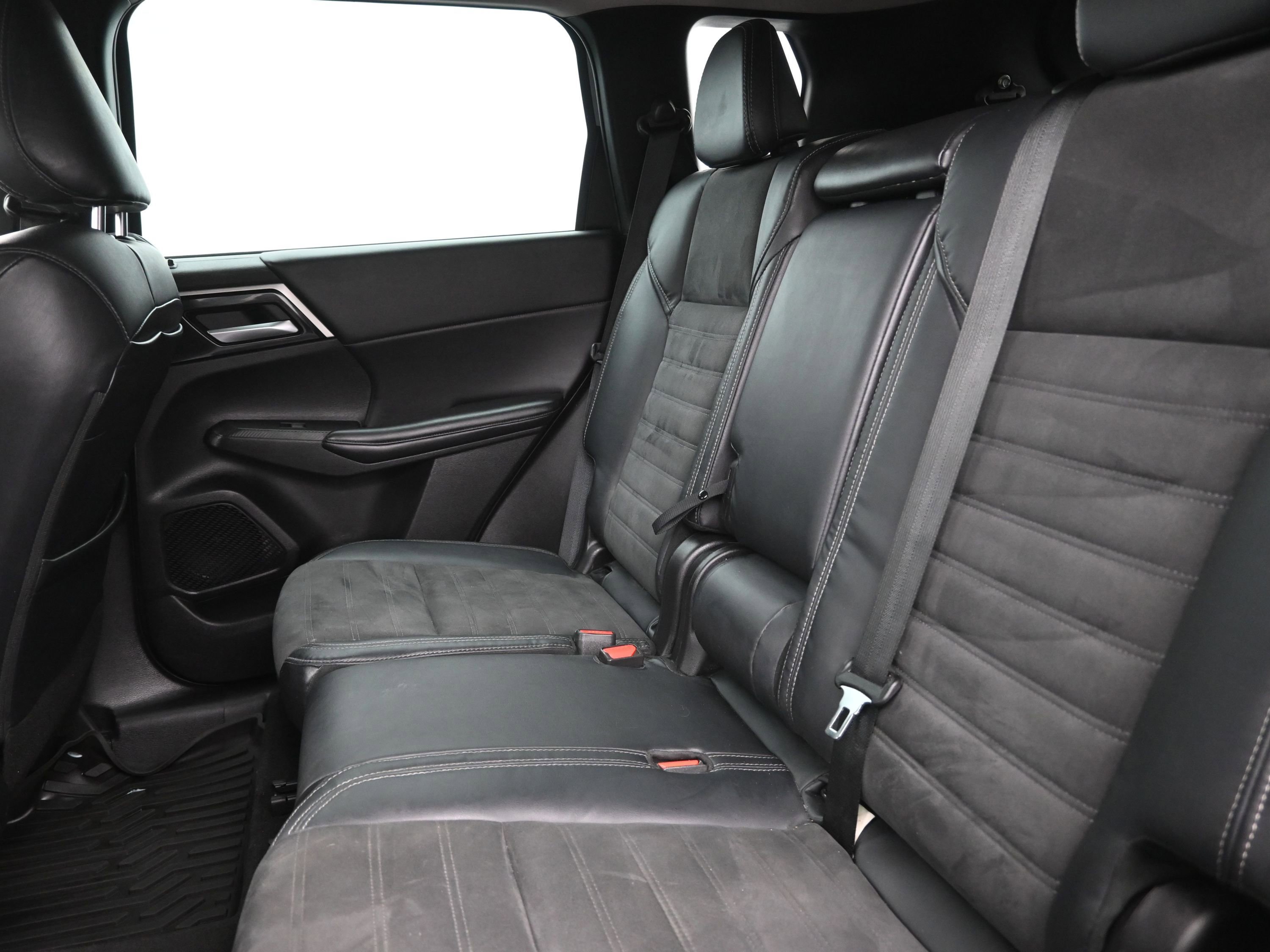 Used 2023 Mitsubishi Outlander SE image 22