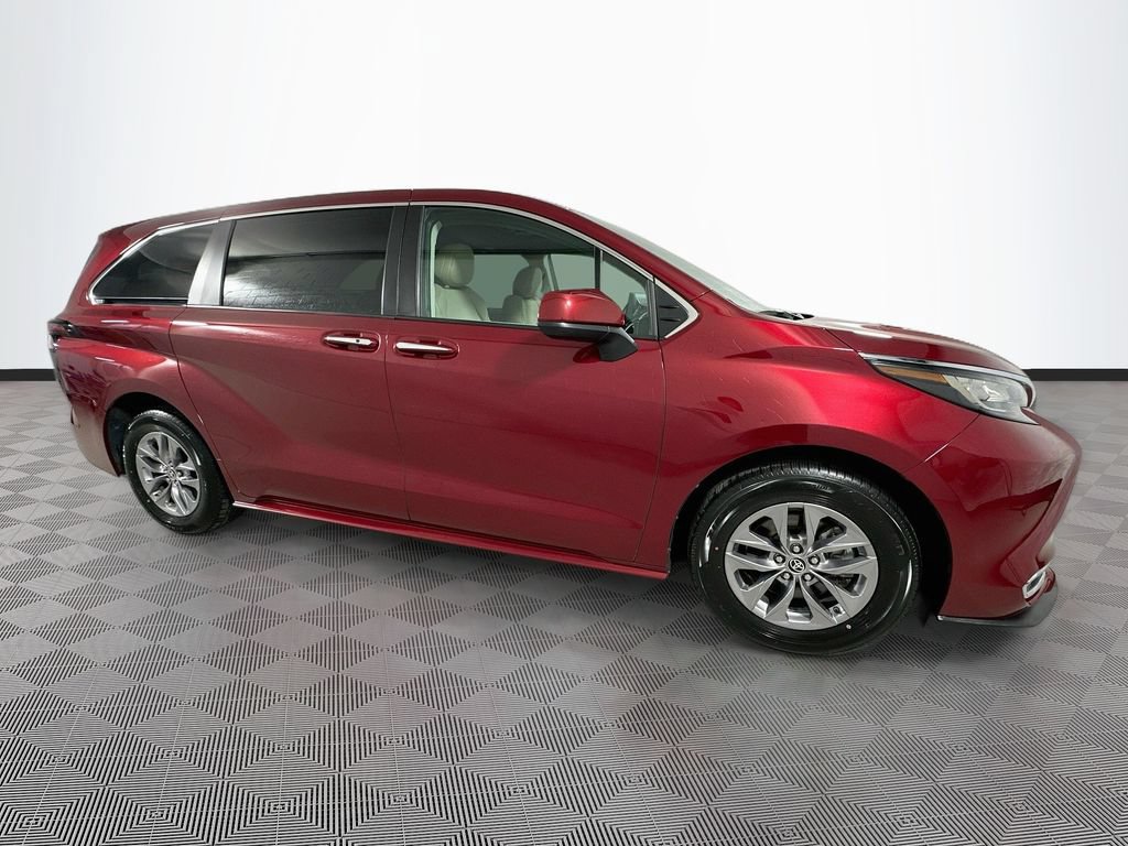 Used 2023 Toyota Sienna XLE AWD/4WD image 8
