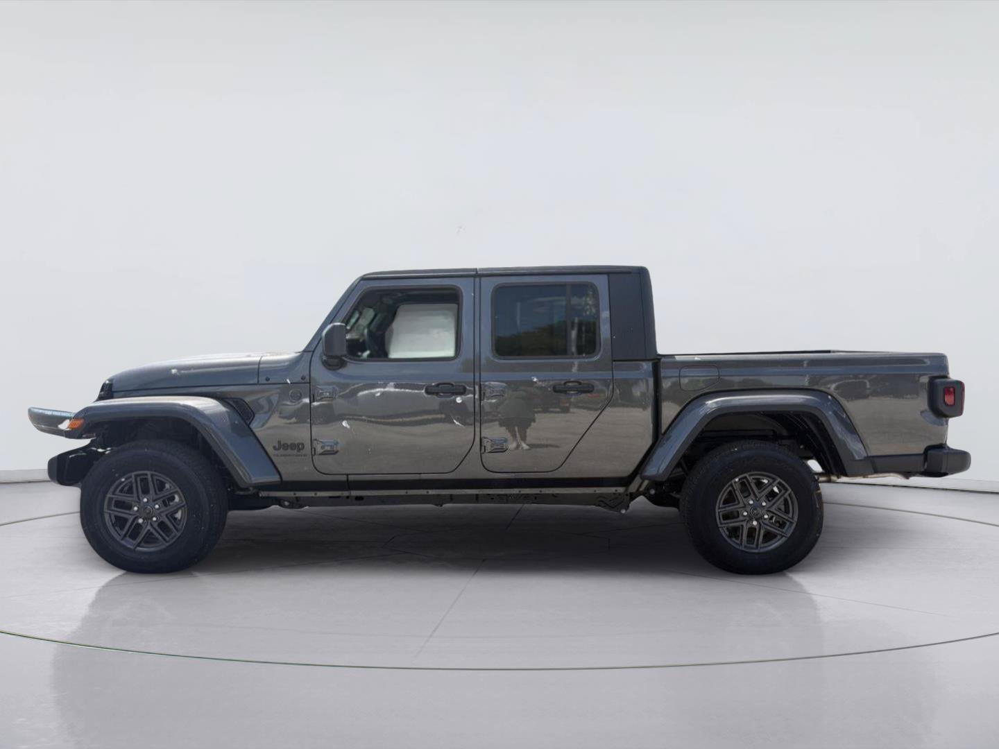 Used 2025 Jeep Gladiator Sport AWD/4WD image 3