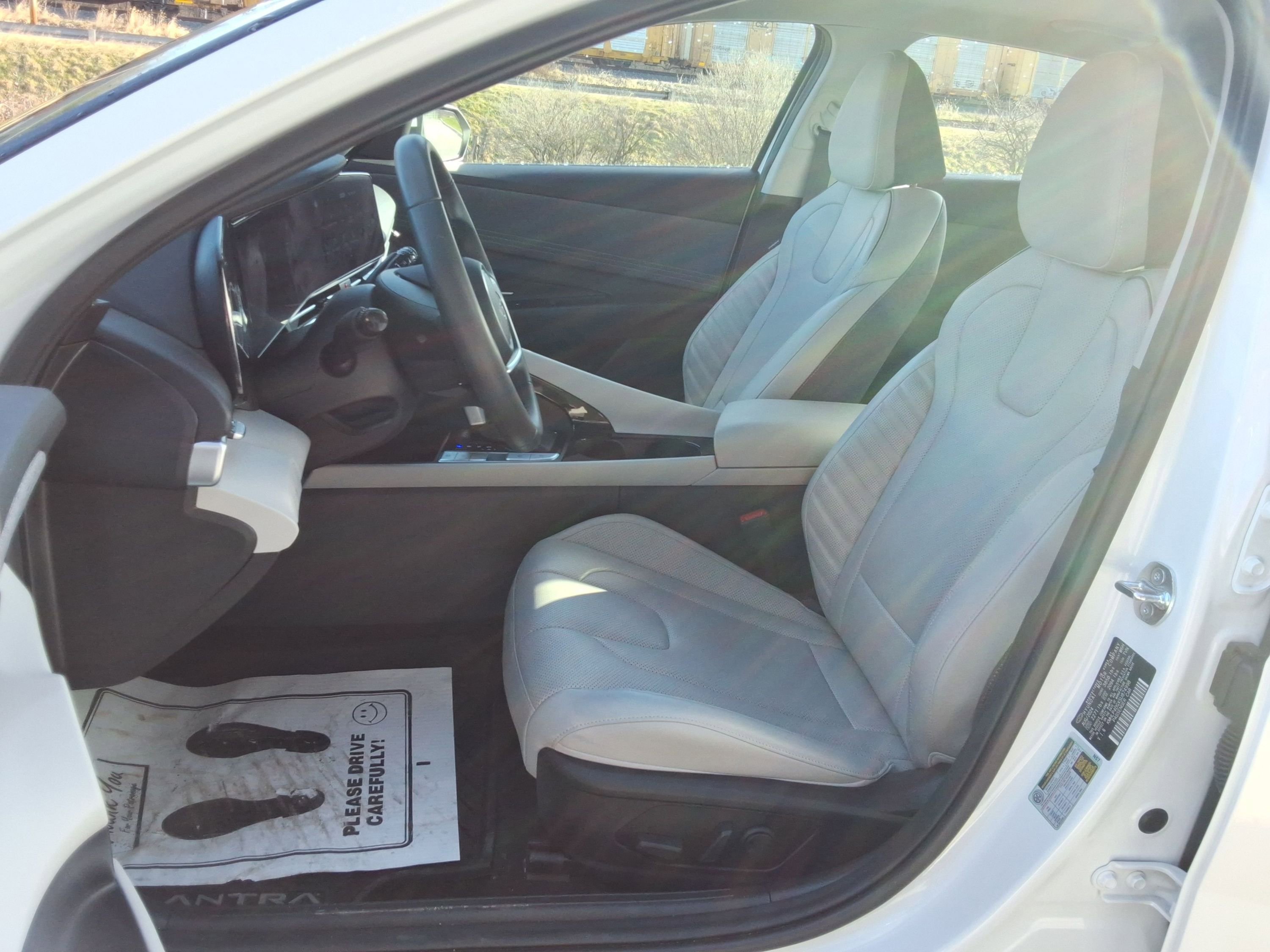 Used 2025 Hyundai Elantra Limited image 27