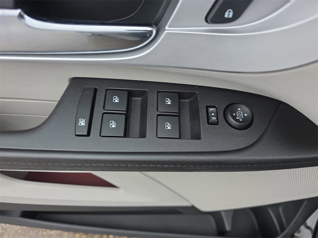 Used 2016 Chevrolet Equinox LTZ w/ Enhanced Convenience Package image 27