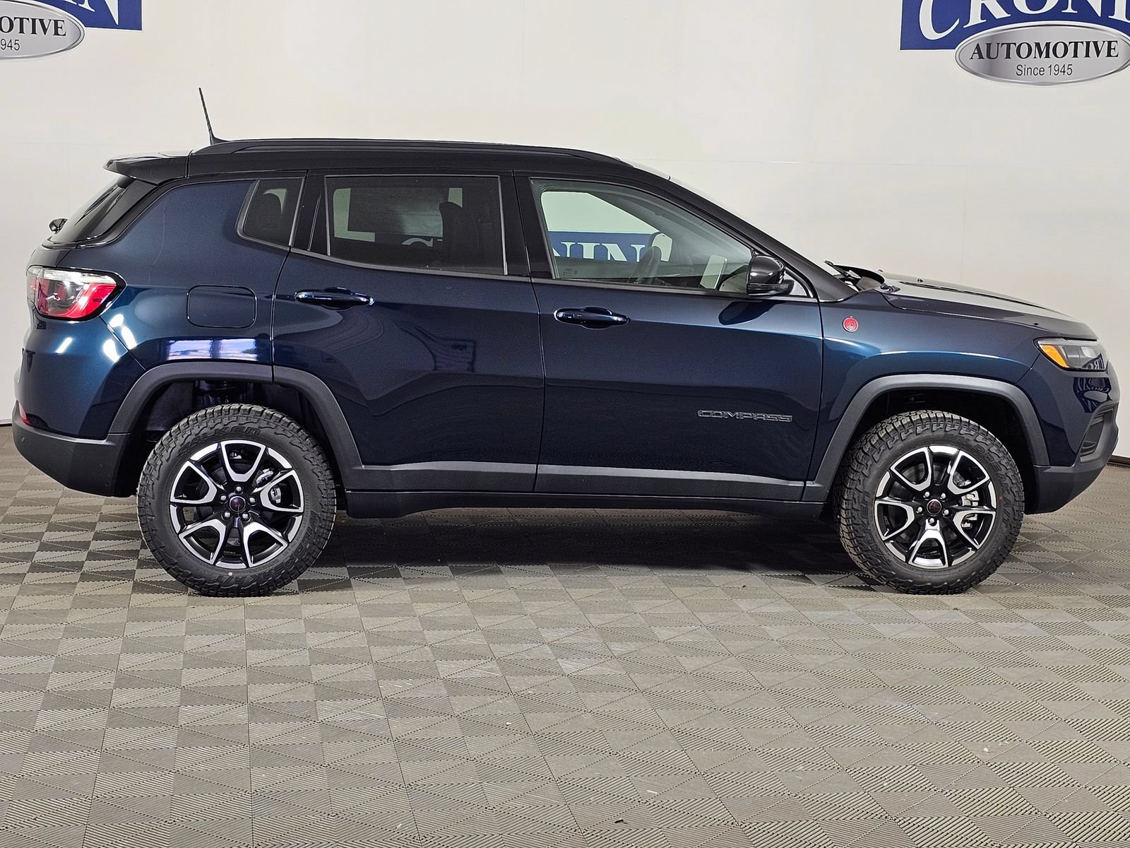 New 2026 Jeep Compass Trailhawk AWD/4WD image 31