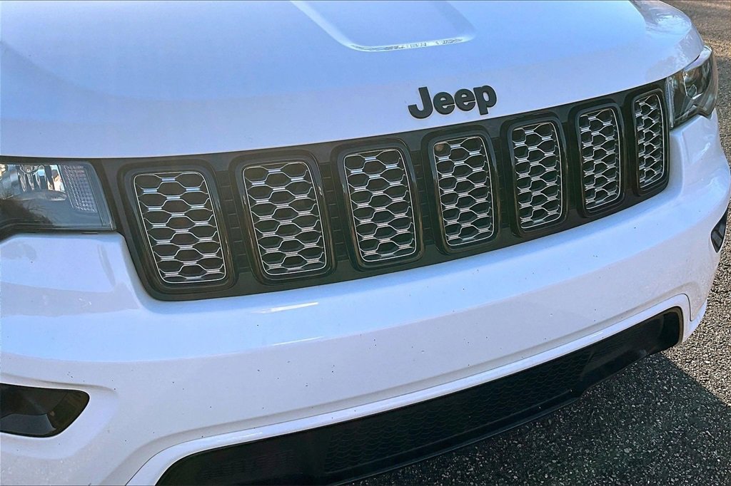 Used 2021 Jeep Grand Cherokee Laredo X image 27