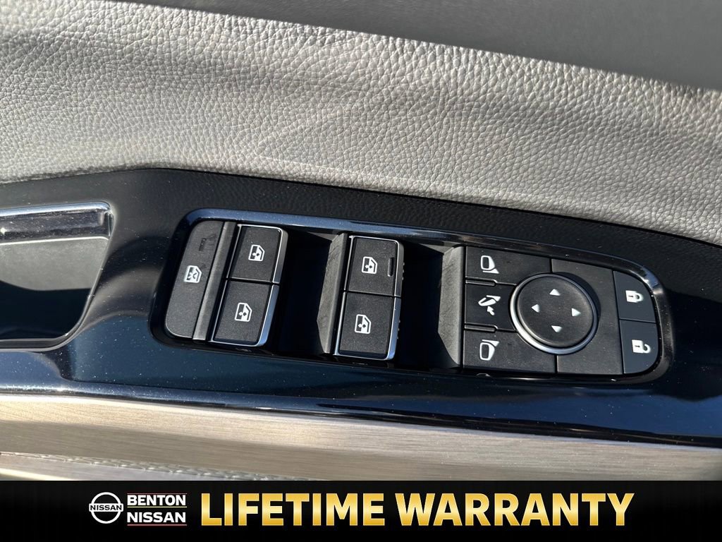 Certified 2025 Nissan Pathfinder Platinum w/ Black Appearance Package image 12