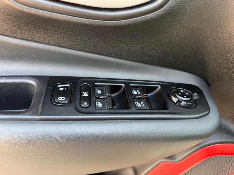 Used 2023 Jeep Renegade Trailhawk AWD/4WD image 17
