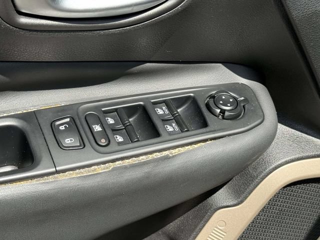 Used 2015 Jeep Renegade Limited FWD image 10
