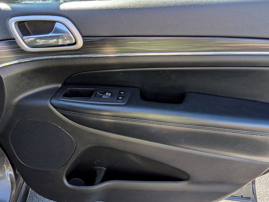 Used 2021 Jeep Grand Cherokee Limited w/ Luxury Group II image 35