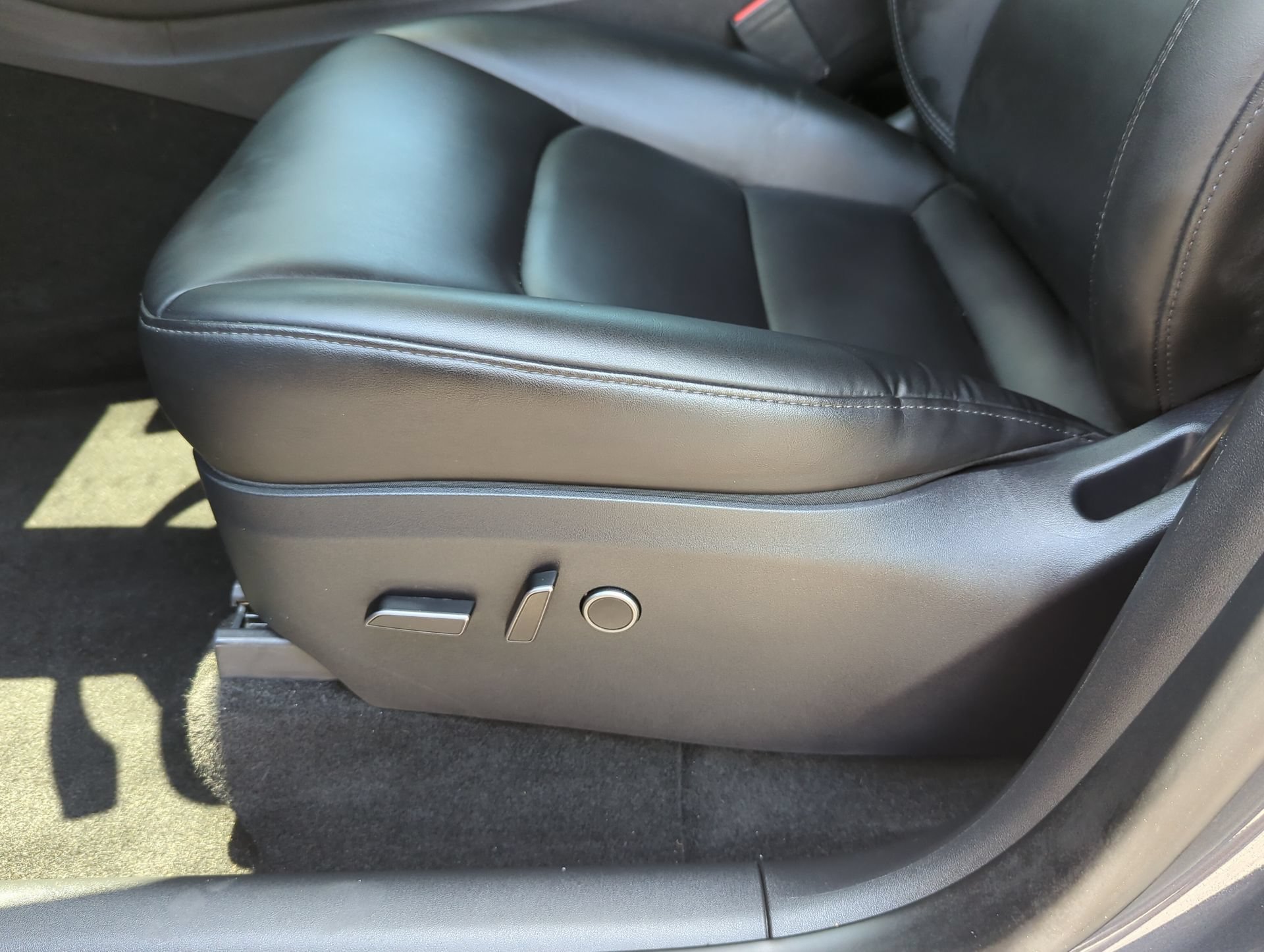 Used 2023 Tesla Model Y Long Range AWD/4WD image 22