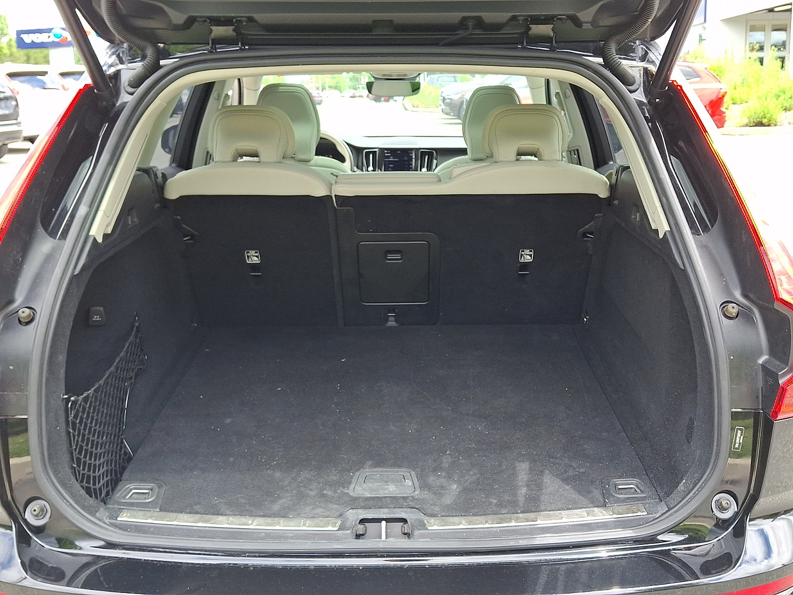 Certified 2023 Volvo XC60 B5 Ultimate w/ Climate Package AWD/4WD image 30