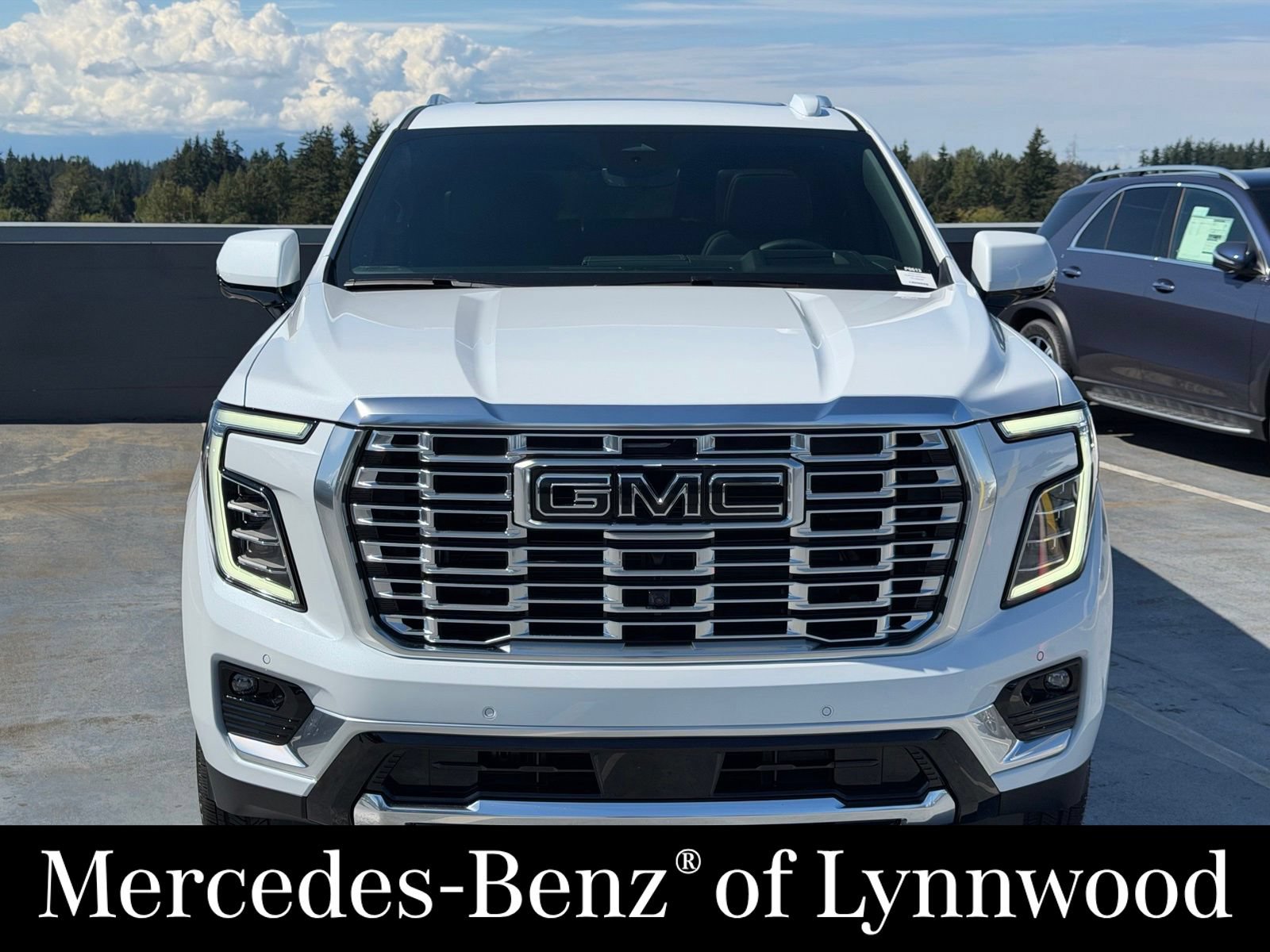 Used 2026 GMC Yukon XL Denali w/ Denali Reserve Package AWD/4WD image 2