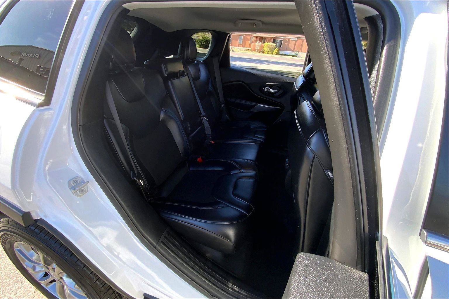 Certified 2021 Jeep Cherokee Latitude Plus AWD/4WD image 27