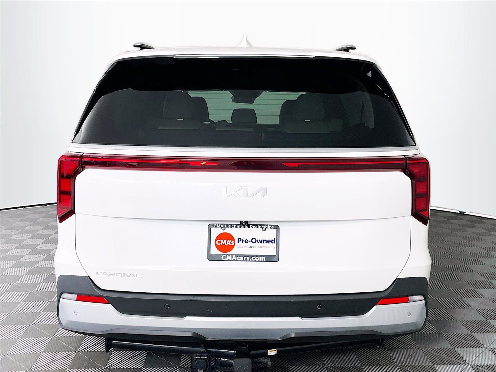 Used 2025 Kia Carnival EX image 7