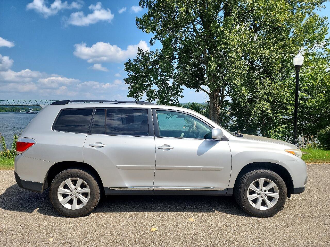 Used 2013 Toyota Highlander 4WD image 6