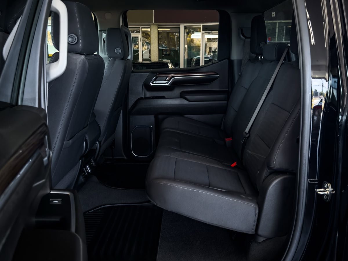 Used 2024 Chevrolet Silverado 1500 LT image 31