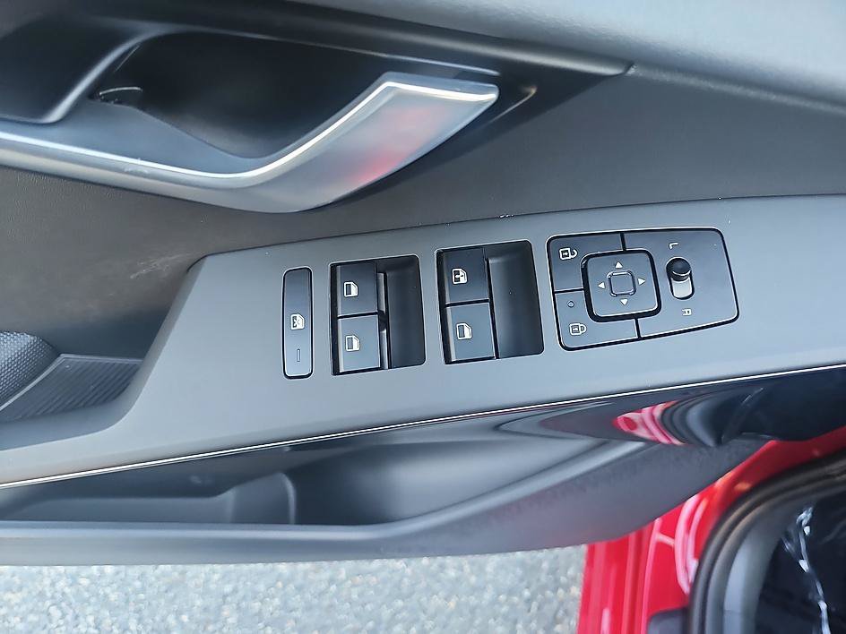 Used 2023 Kia Niro EX FWD image 12