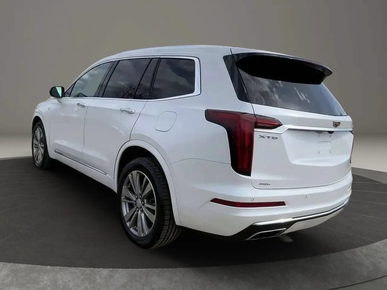 Used 2023 Cadillac XT6 Premium Luxury AWD/4WD image 4