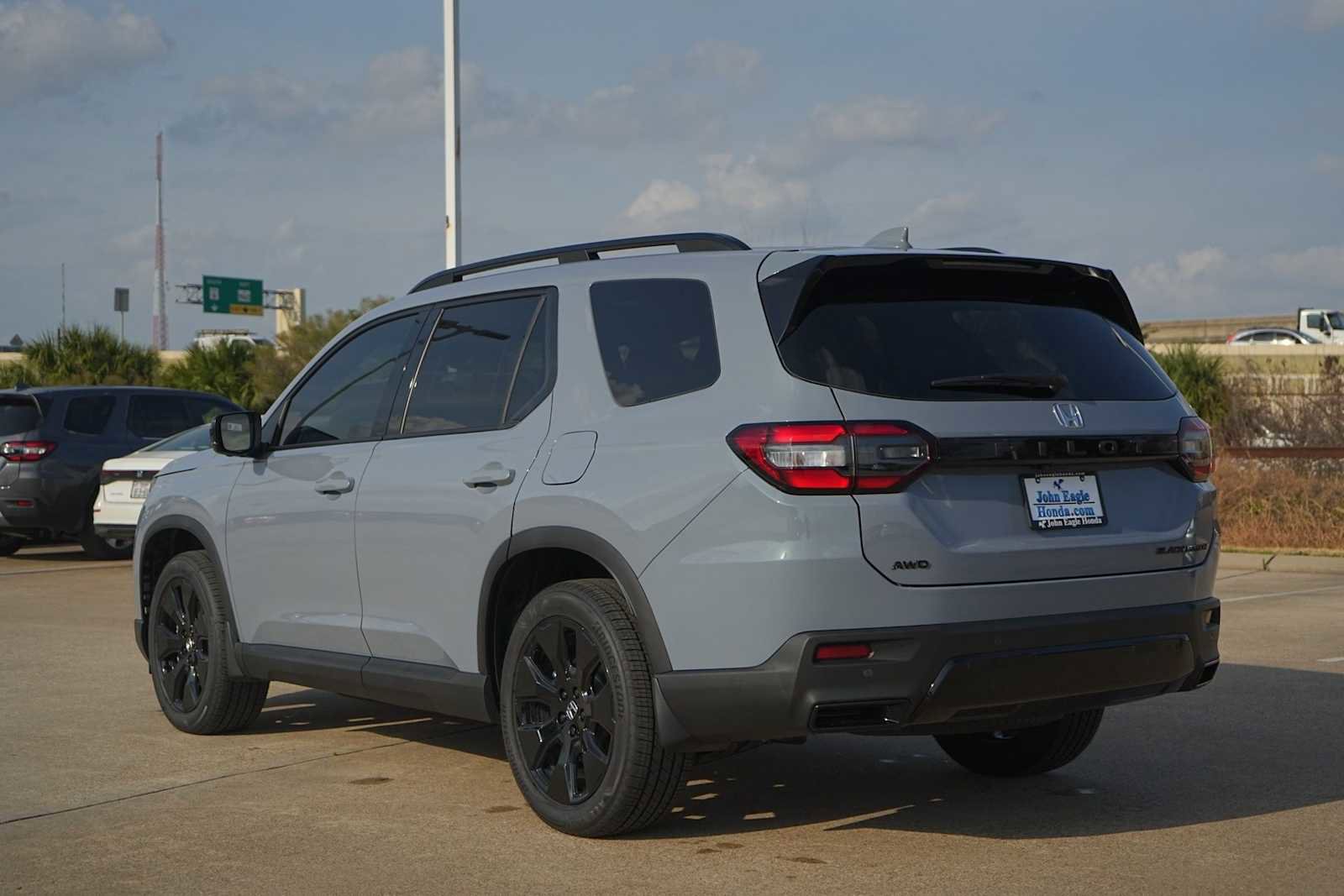 New 2026 Honda Pilot Black Edition image 4