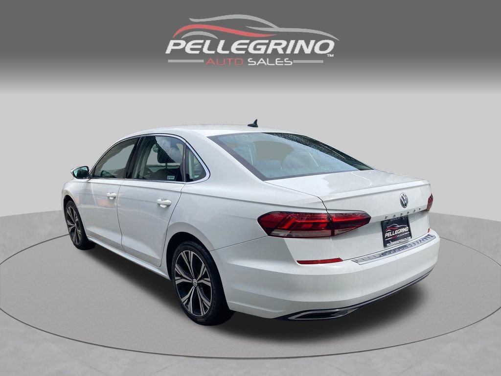 Used 2022 Volkswagen Passat 2.0T SE FWD image 4