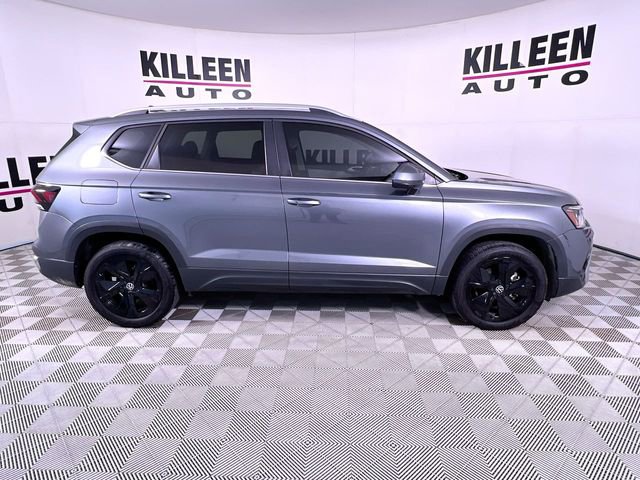 Used 2025 Volkswagen Taos SE image 8