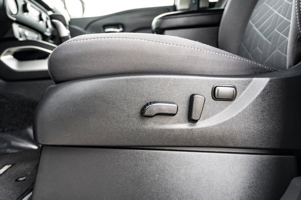 Used 2025 Nissan Frontier SV RWD image 12
