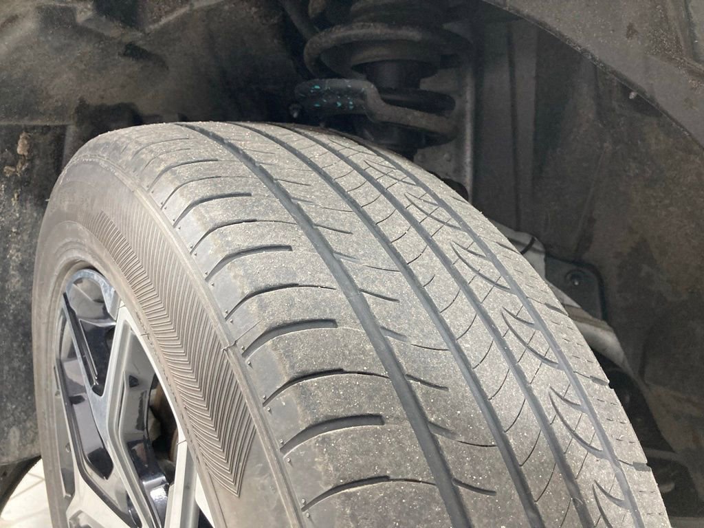 Used 2025 Jeep Compass Limited image 24