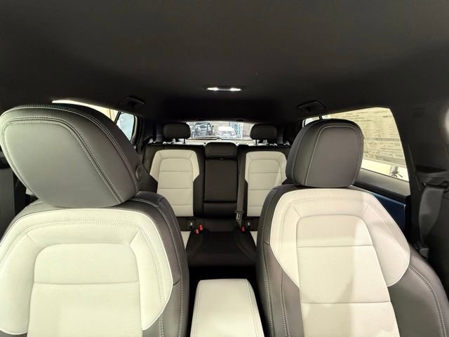 New 2026 Chevrolet Equinox EV LT w/ Convenience Package II AWD/4WD image 32