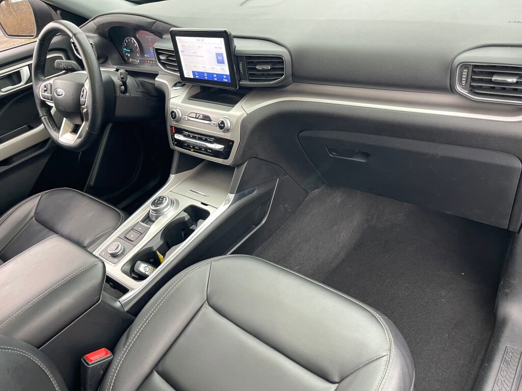 Used 2022 Ford Explorer XLT w/ Equipment Group 202A image 24