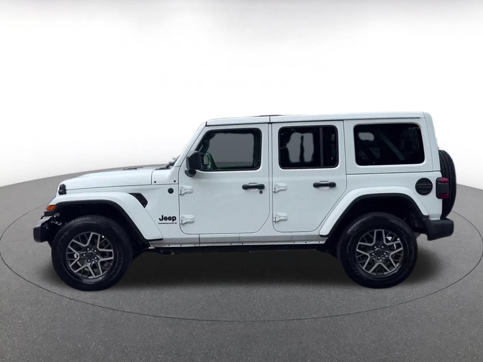 Used 2025 Jeep Wrangler Unlimited Sahara AWD/4WD image 9