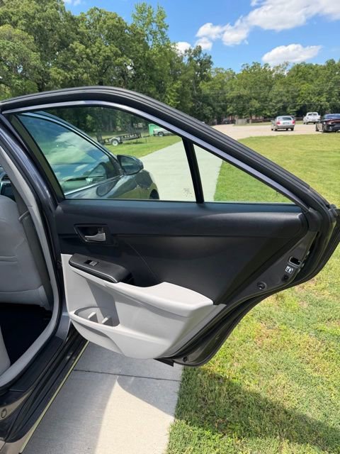 Used 2014 Toyota Camry LE FWD image 14