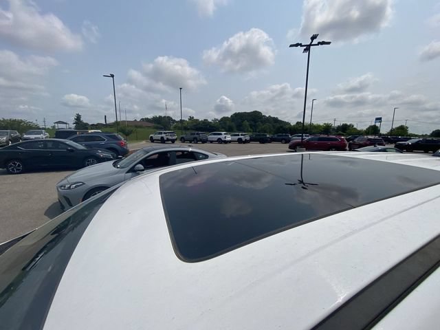 Used 2023 Chrysler Pacifica Limited FWD image 3