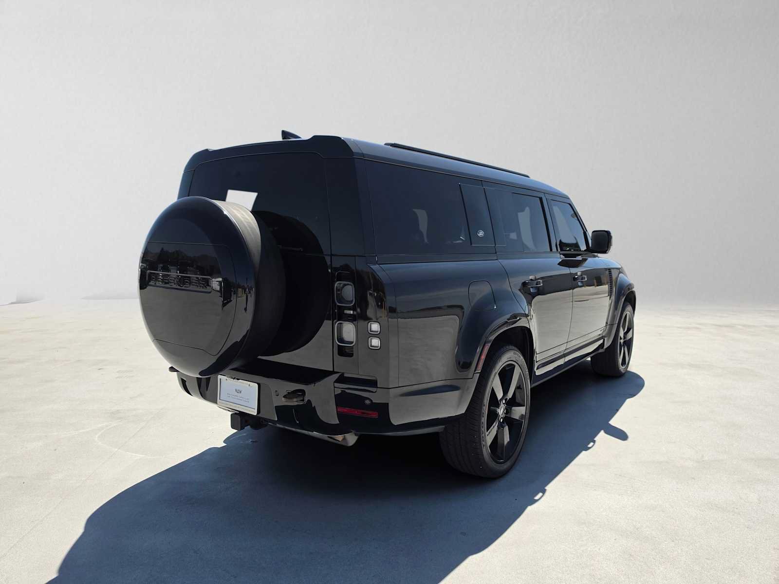 Used 2024 Land Rover Defender 130 X AWD/4WD image 3