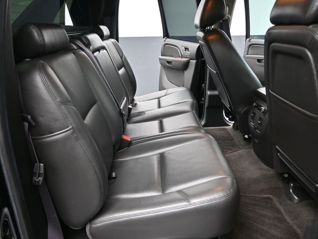 Used 2013 Chevrolet Avalanche LTZ image 25