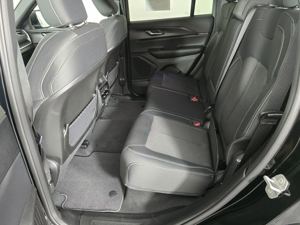 New 2025 Jeep Grand Cherokee Laredo X w/ Trailer Tow Package image 27