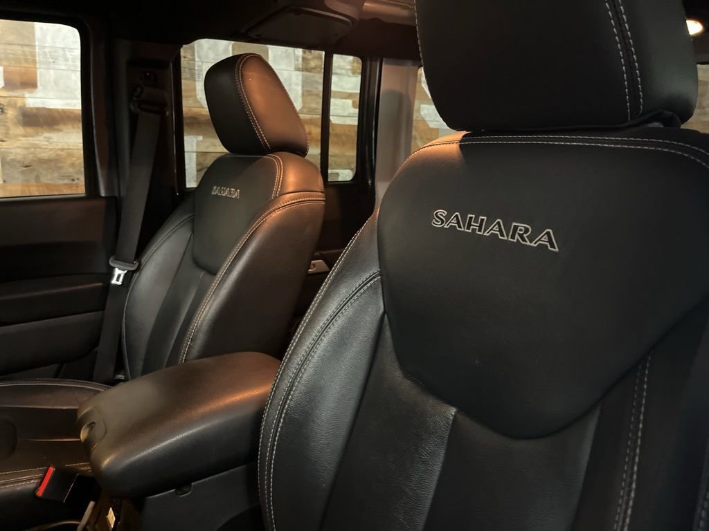 Used 2017 Jeep Wrangler Unlimited Sahara w/ Connectivity Group image 8