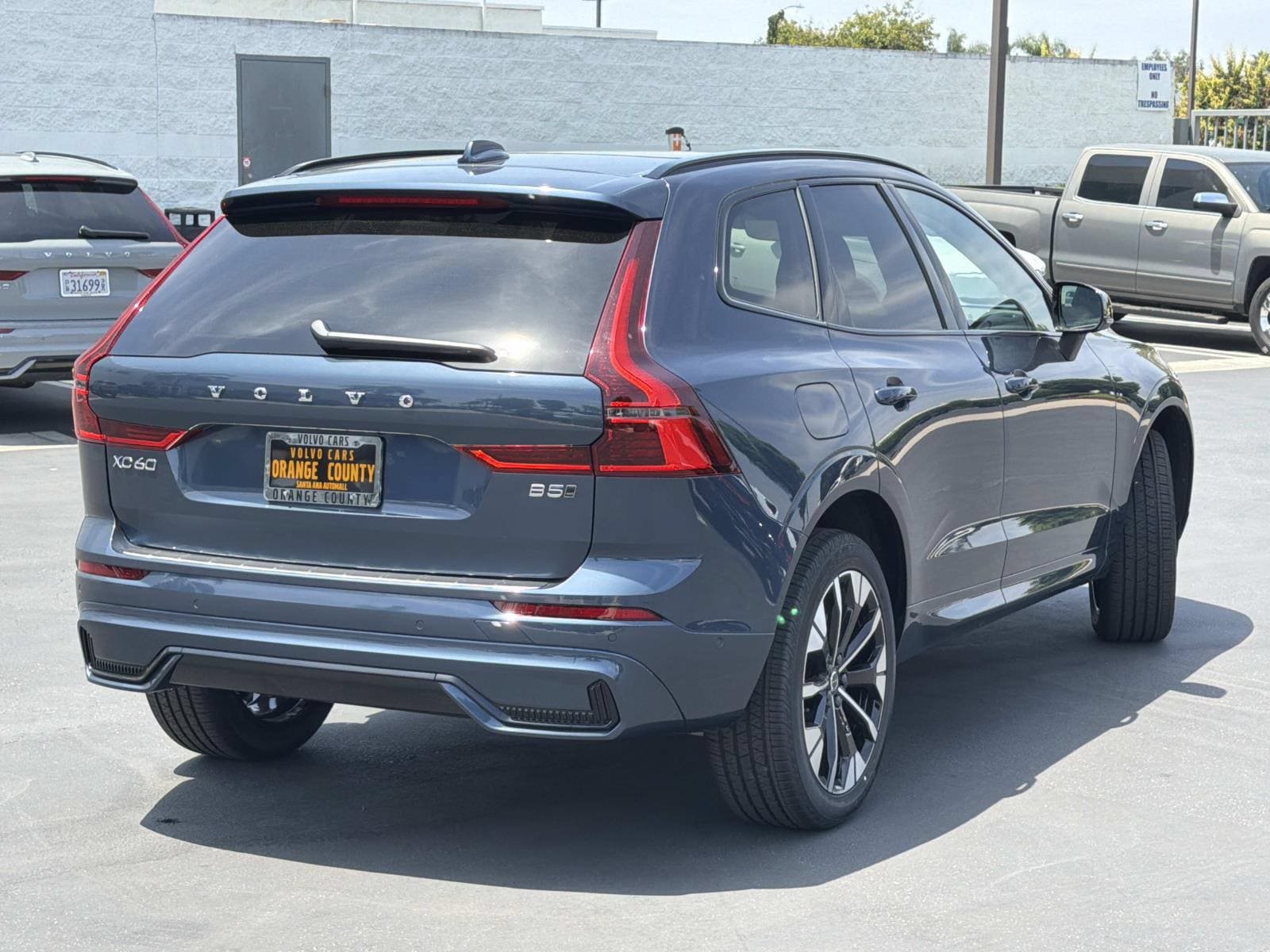 New 2026 Volvo XC60 B5 Plus w/ Climate Package AWD/4WD image 6
