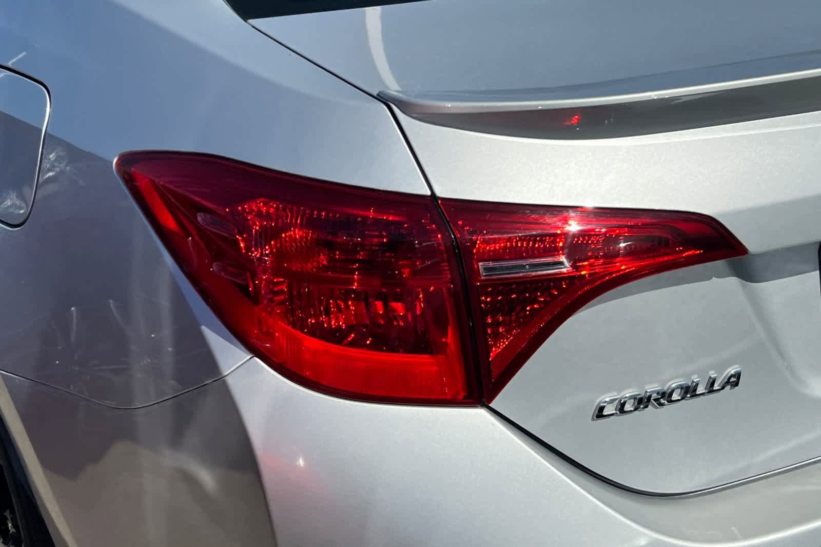 Used 2017 Toyota Corolla SE w/ SE Premium Package image 20