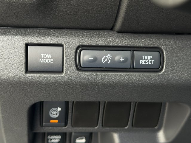 Used 2025 Nissan Frontier PRO-4X AWD/4WD image 24