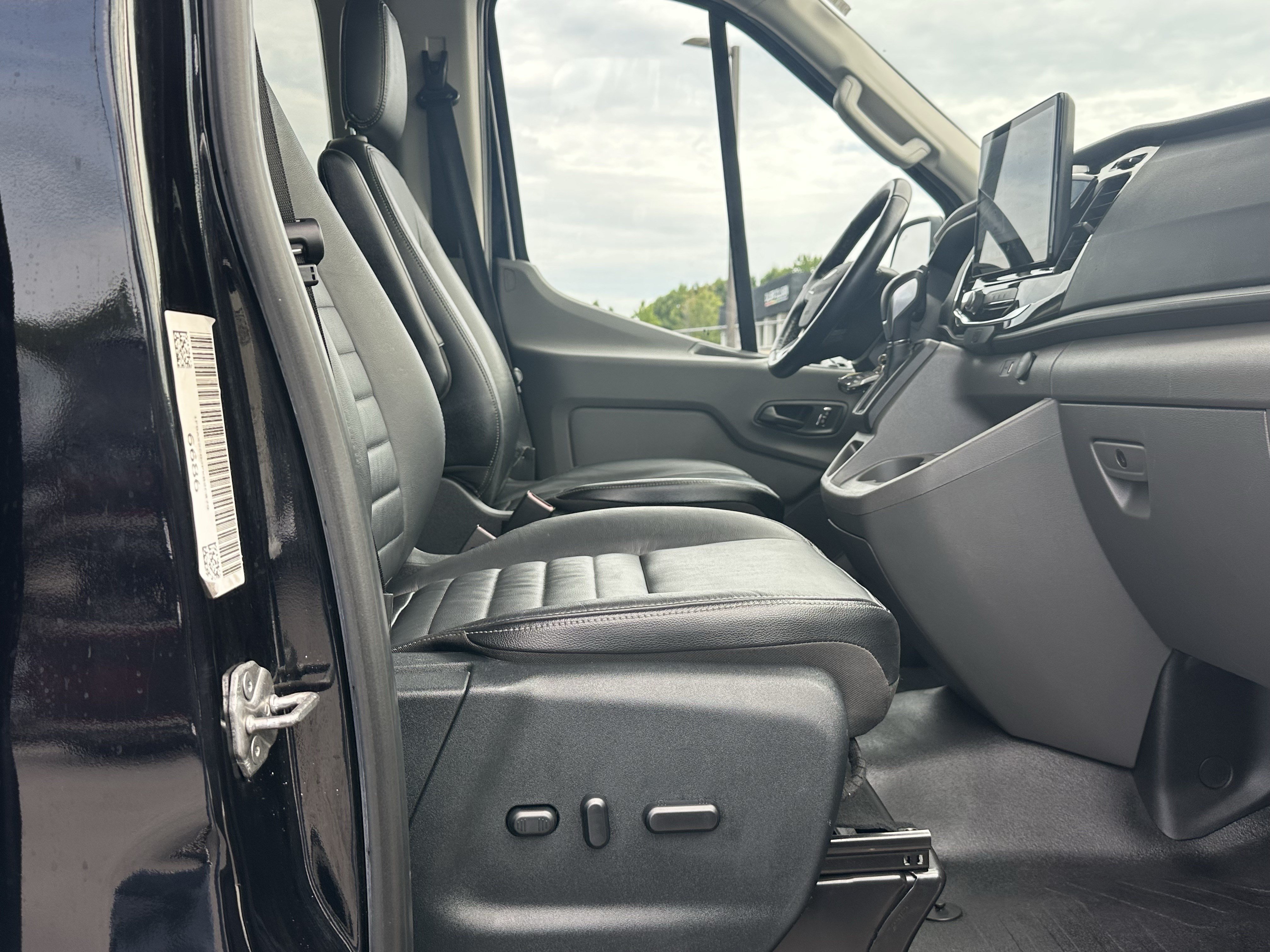 Used 2023 Ford Transit 350 XLT RWD image 14
