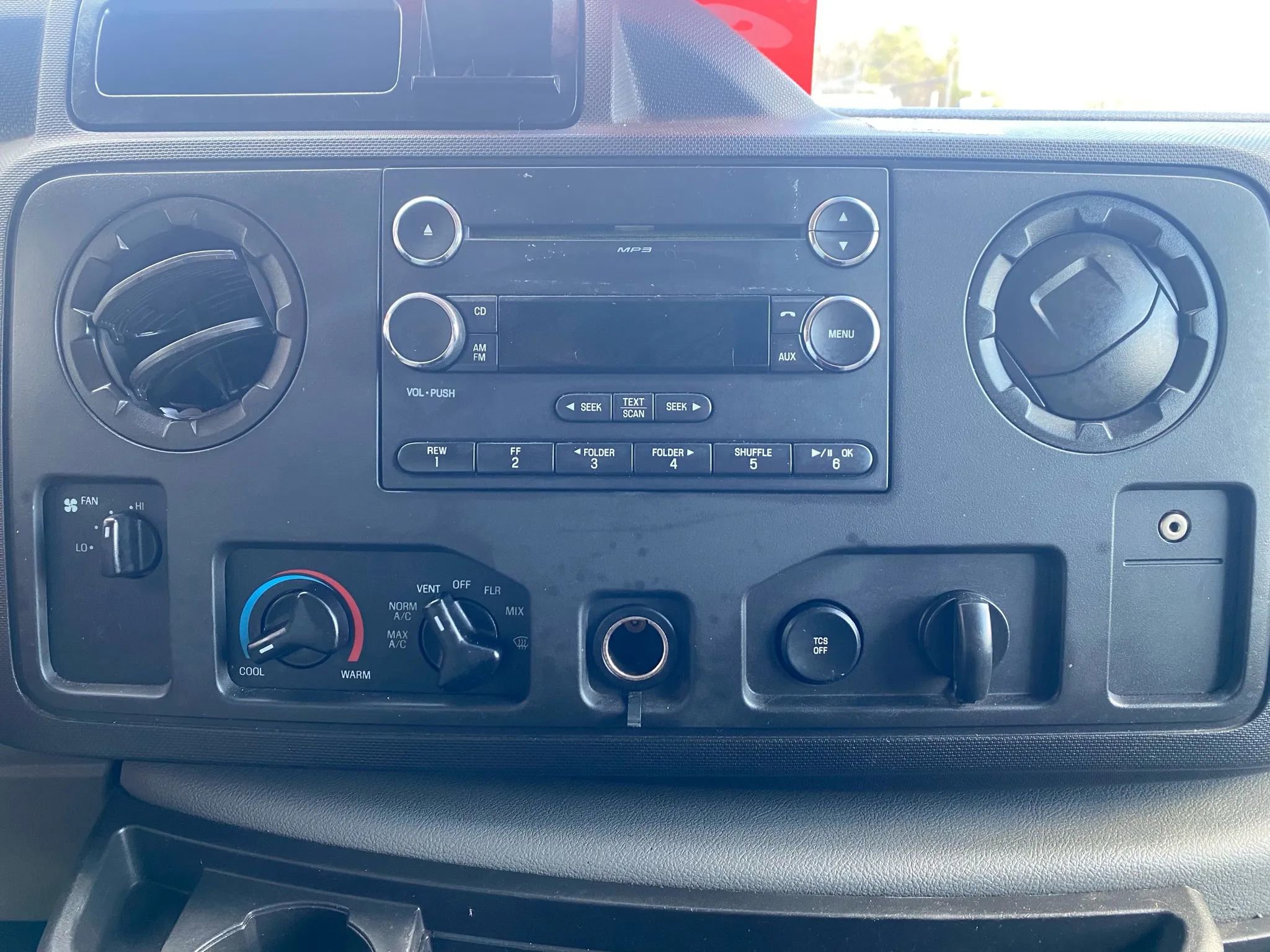 Used 2014 Ford E-350 and Econoline 350 Extended Super Duty w/ Insulation Package RWD image 13