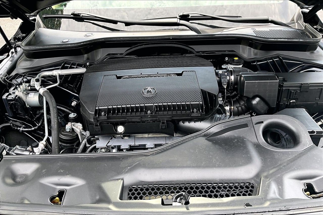 Used 2025 Acura MDX w/ Technology Package FWD image 38