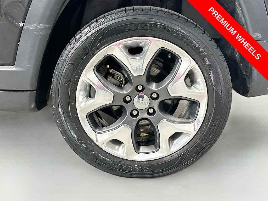 Used 2018 Jeep Compass Limited image 32